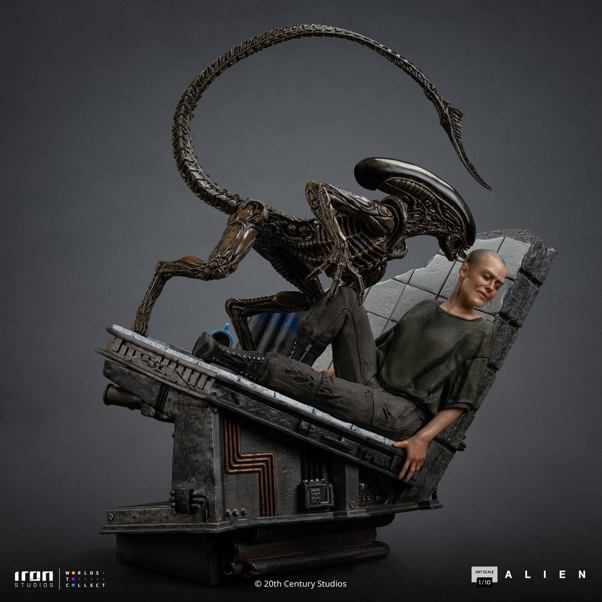 Alien 3 Ellen Ripley and Dog Alien 1:10 Art Scale Statue - Image 4