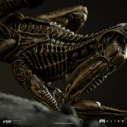 Alien 3 Ellen Ripley and Dog Alien 1:10 Art Scale Statue - Image 9