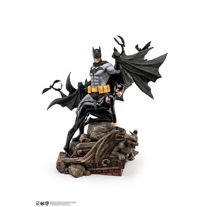Batman and Catwoman Reunion 1:4 Scale Statue - Image 2