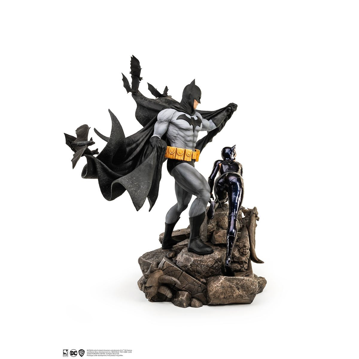 Batman and Catwoman Reunion 1:4 Scale Statue - Image 4