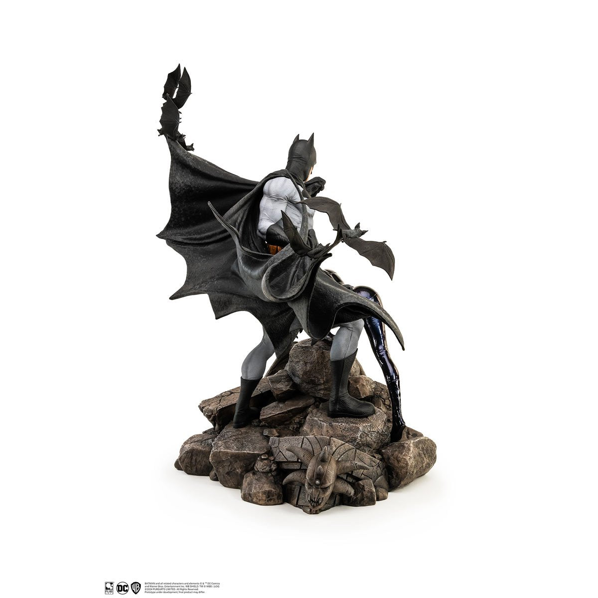 Batman and Catwoman Reunion 1:4 Scale Statue - Image 5