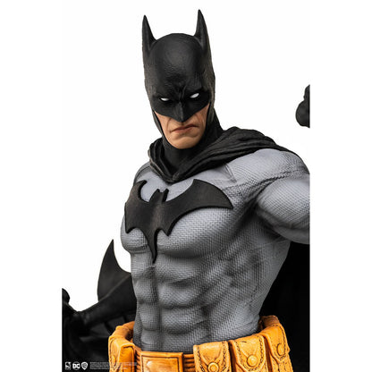 Batman and Catwoman Reunion 1:4 Scale Statue - Image 10