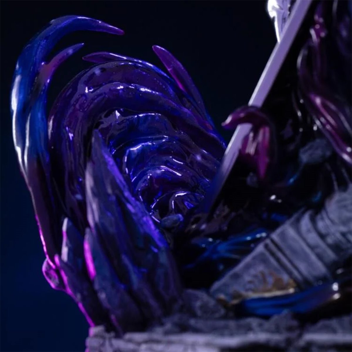 Silver Surfer The Infinity Gauntlet Battle Diorama Series 1:10 Art Scale Limited Edition Statue - Image 9