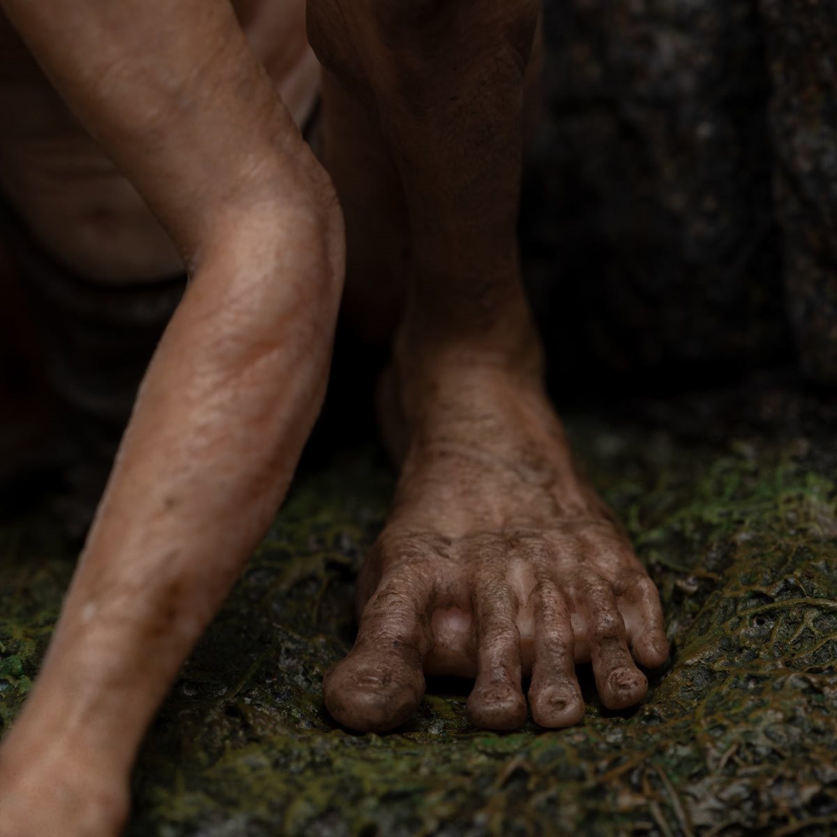 The Lord of the Rings Gollum Guide to Mordor Mini Statue - Image 6