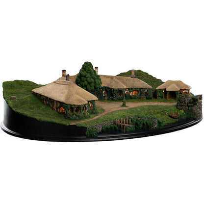 The Lord of the Rings Trilogy The Green Dragon Inn Limited Edition Environment Statue - Image 3