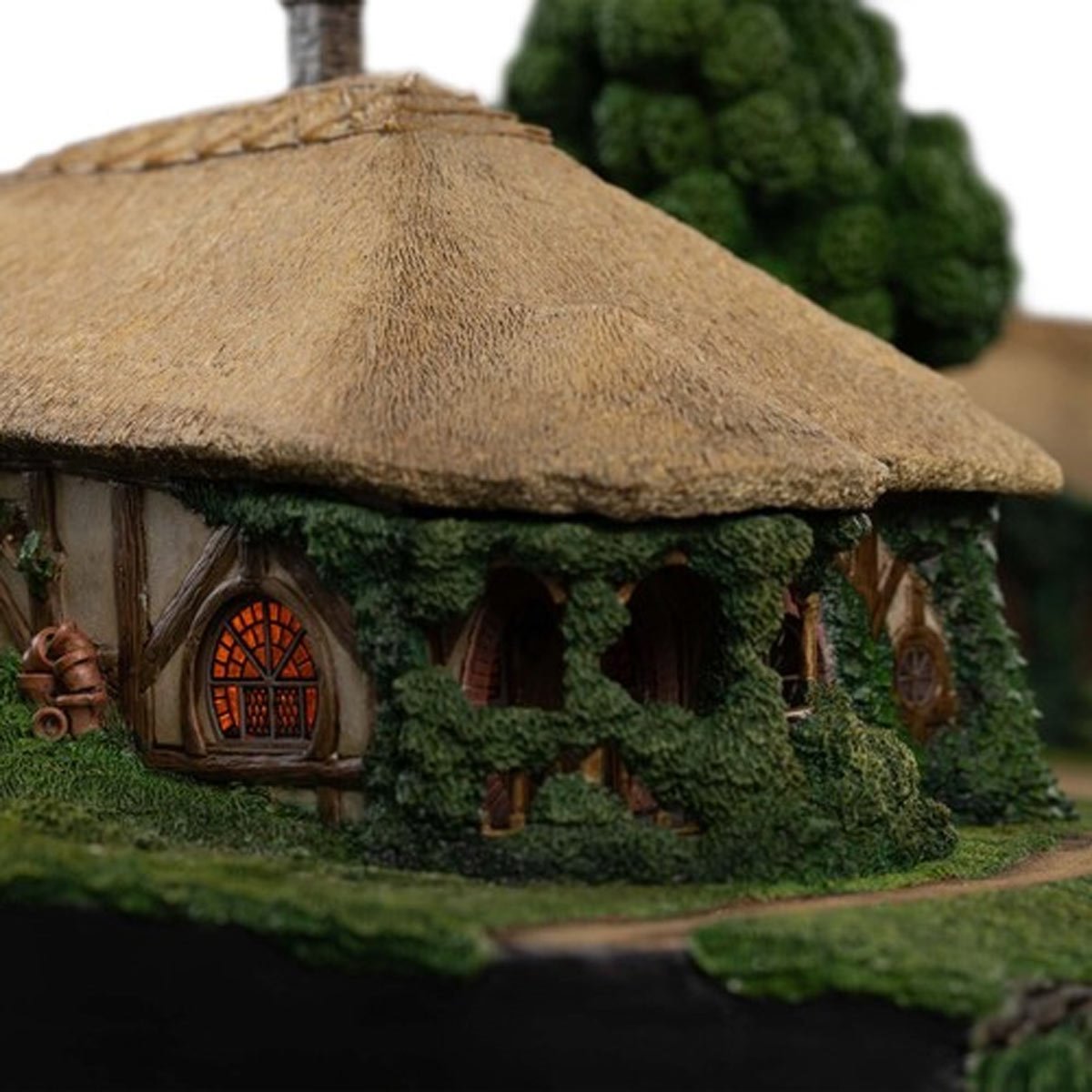 The Lord of the Rings Trilogy The Green Dragon Inn Limited Edition Environment Statue - Image 5