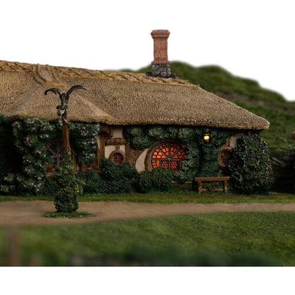 The Lord of the Rings Trilogy The Green Dragon Inn Limited Edition Environment Statue - Image 9