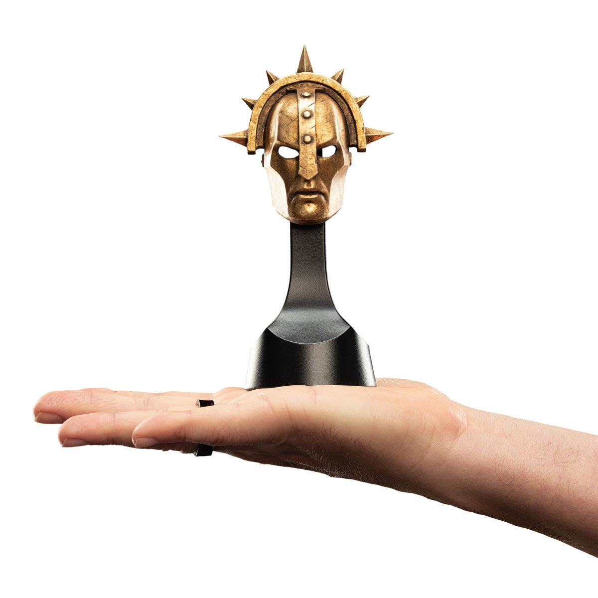 Warhammer: Age of Sigmar Stormcast Eternal Liberator Miniature Helmet Statue - Image 9